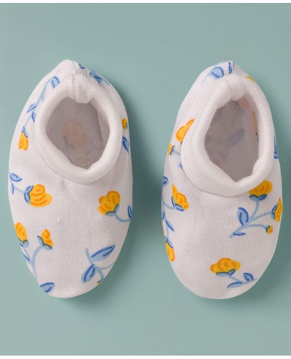 Babyhug 100% Cotton Knit Floral Printed Cap Mittens & Booties Set White - Diameter 16 cm