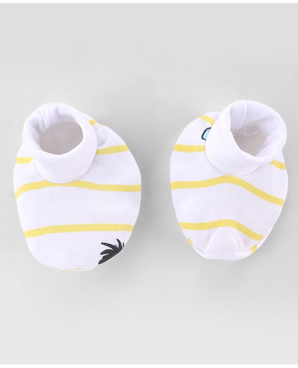 Babyhug Disney Interlock Knit Cap Mittens & Booties with Winnie & Friends Print White- Diameter 14.5 cm