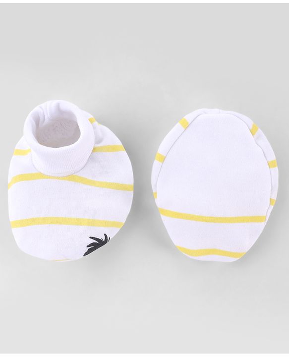 Babyhug Disney Interlock Knit Cap Mittens & Booties with Winnie & Friends Print White- Diameter 14.5 cm