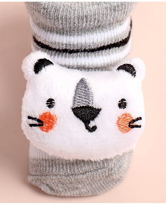 Cute Walk by Babyhug Ankle Length Socks Shoes With Applique - Multicolor