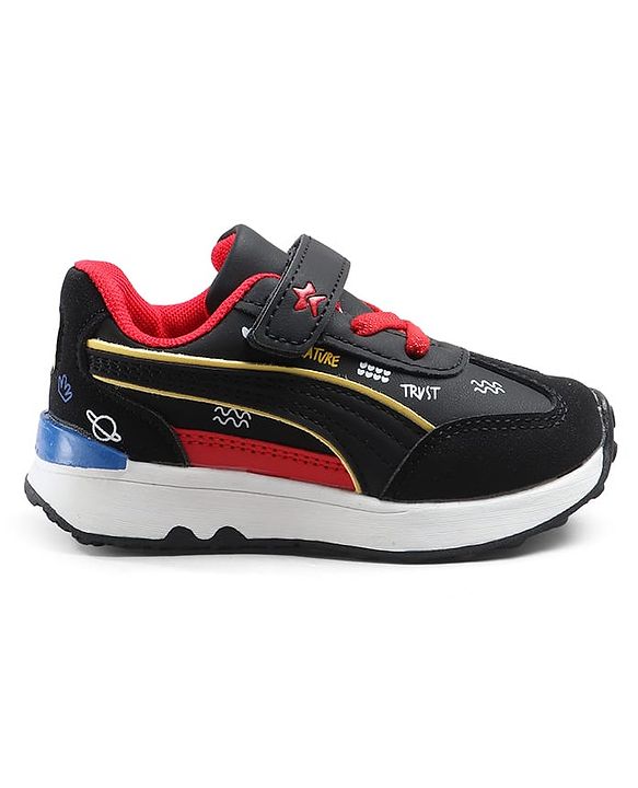 Cute Walk by Babyhug Velcro Closure Hearts Printed Sneaker Shoes - White