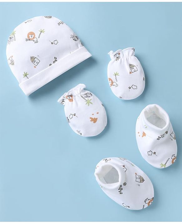 Babyhug 100% Cotton Interlock Knit Cap, Mitten & Booties with Lion Home Star Print White - Diameter 14 cm
