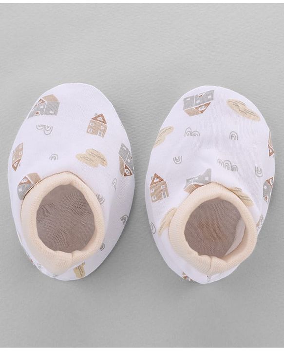 Babyhug 100% Cotton Interlock Knit Cap, Mitten & Booties Set With Rainbow Print White - Diameter 14 cm