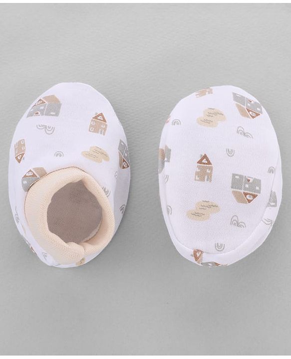 Babyhug 100% Cotton Interlock Knit Cap, Mitten & Booties Set With Rainbow Print White - Diameter 14 cm