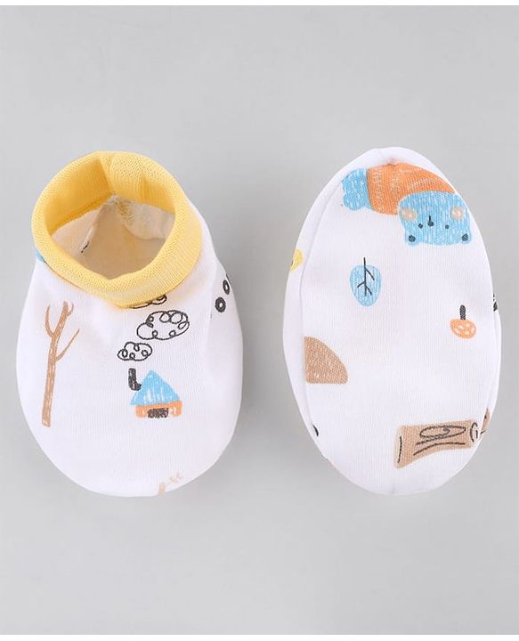 Babyhug 100% Cotton Interlock Knit Cap , Mittens & Booties with Bear Print White - Diameter 13 cm