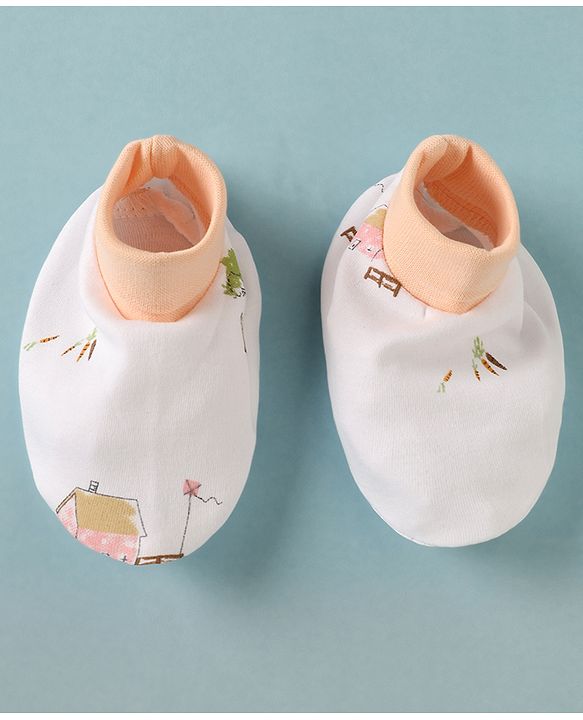 Babyhug 100% Cotton Interlock Knit Cap Mittens & Booties With Tree Home Print White - Diameter 14 cm