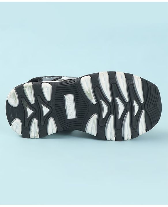 Cute Walk by Babyhug Velcro Closure Solid Sandals - Black