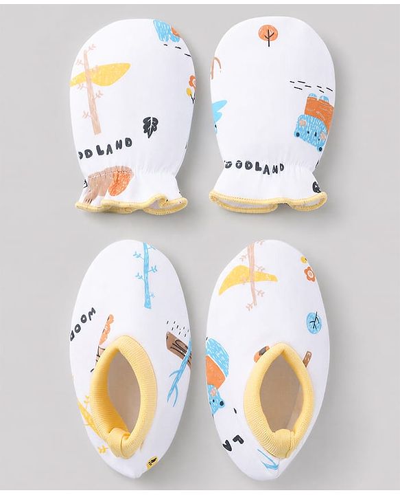 Babyhug 100% Cotton Interlock Knit Mittens & Booties Set With Teddy Bear Print - White