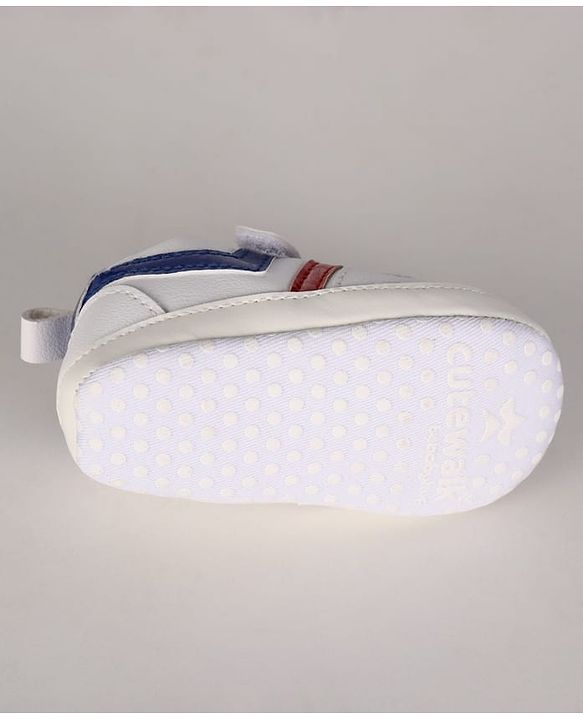 Cute Walk by Babyhug Velcro Closure Solid Booties - White