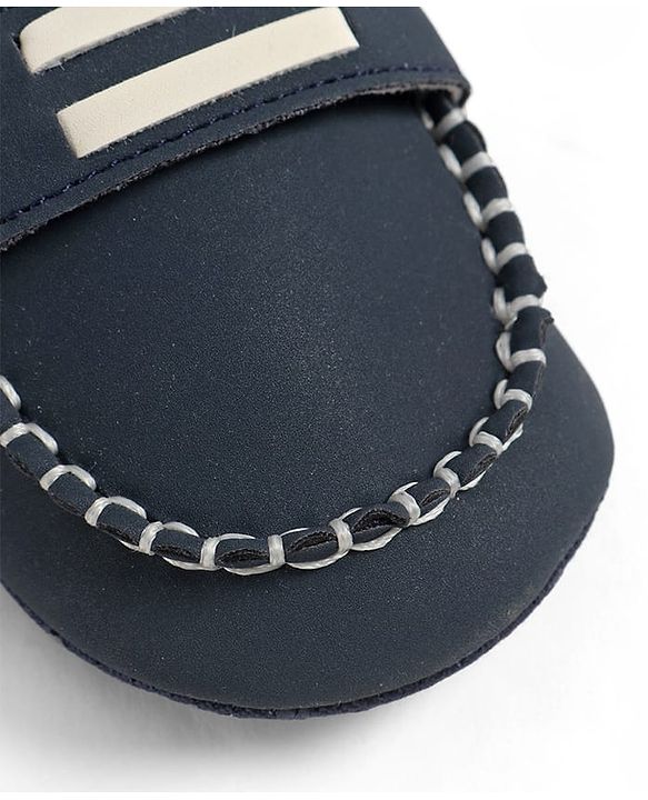 Cute Walk by Babyhug Velcro Closure Solid Booties - Blue