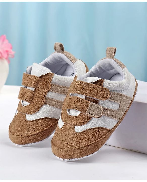 Cute Walk by Babyhug Velcro Closure Solid Booties - Brown