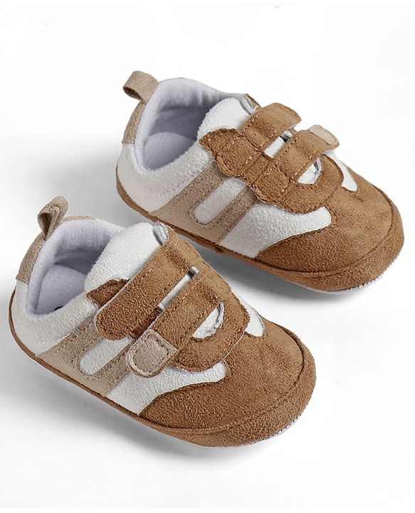 Cute Walk by Babyhug Velcro Closure Solid Booties - Brown