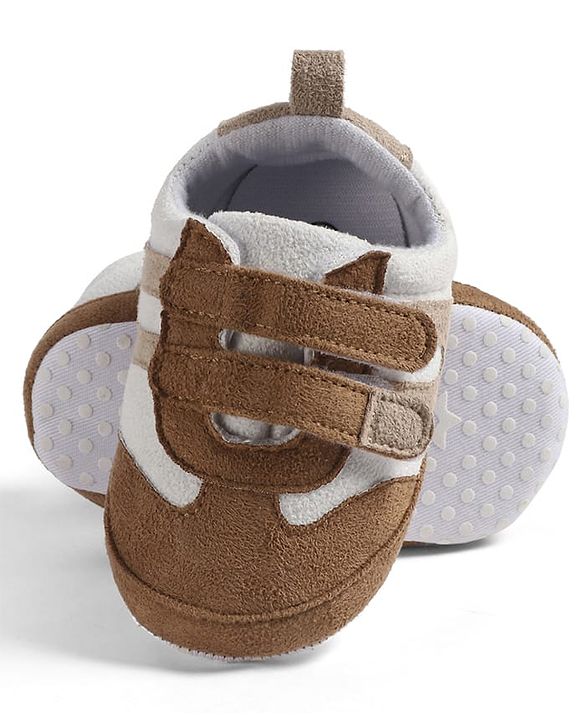 Cute Walk by Babyhug Velcro Closure Solid Booties - Brown