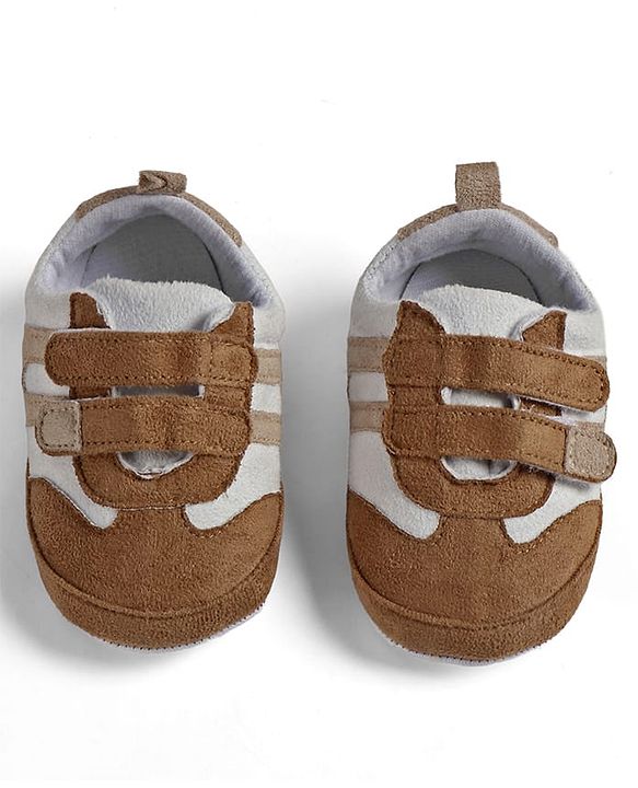Cute Walk by Babyhug Velcro Closure Solid Booties - Brown
