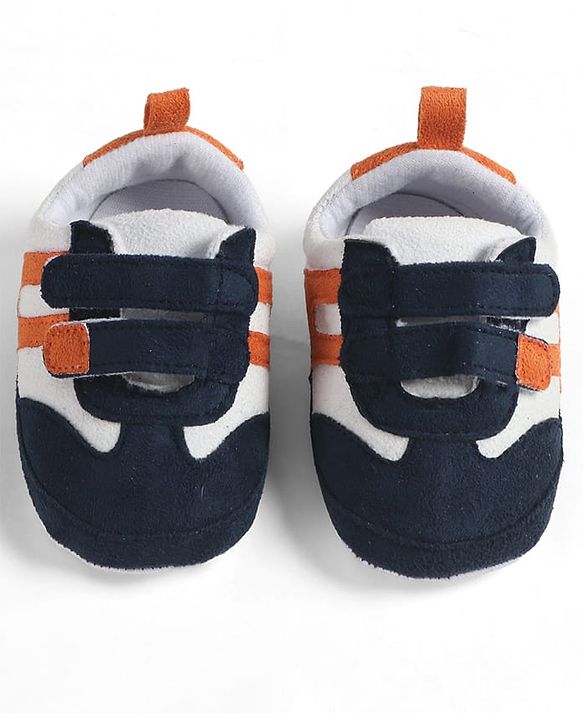 Cute Walk by Babyhug Velcro Closure Solid Booties - Brown
