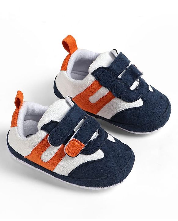 Cute Walk by Babyhug Velcro Closure Solid Booties - Brown