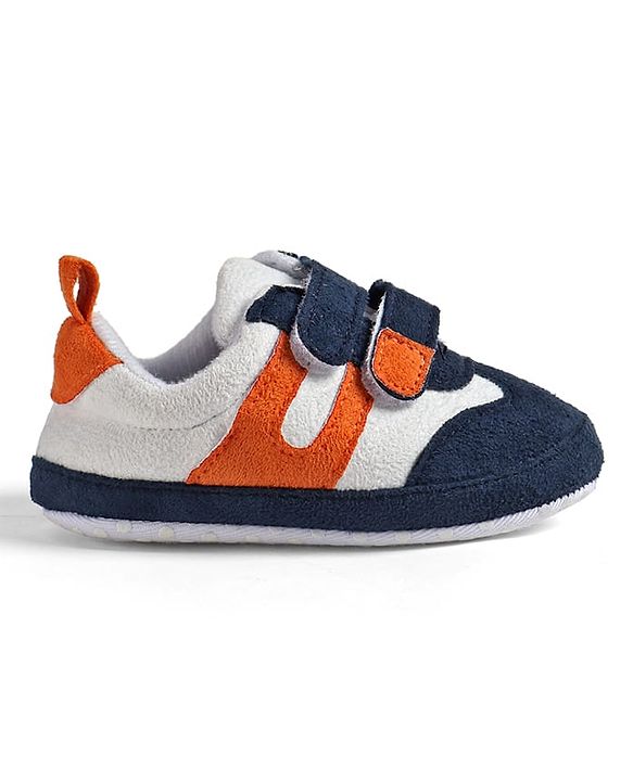 Cute Walk by Babyhug Velcro Closure Solid Booties - Brown