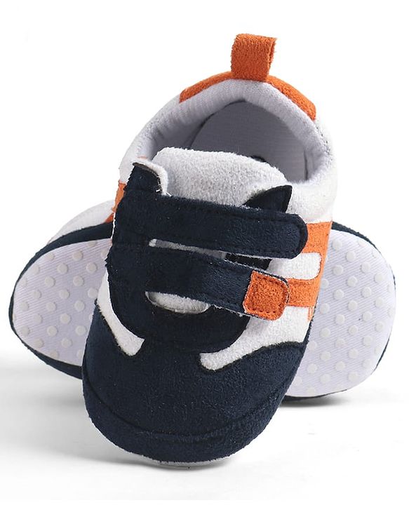 Cute Walk by Babyhug Velcro Closure Solid Booties - Brown