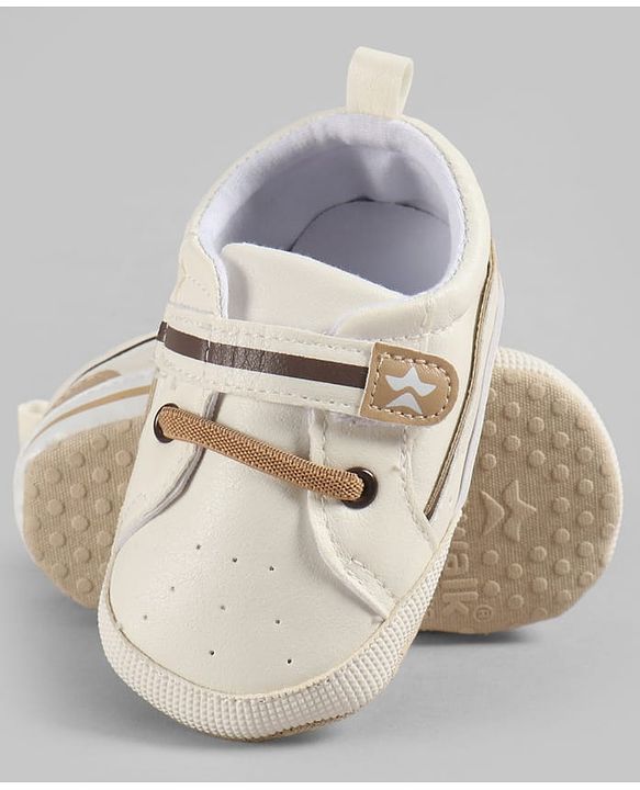 Cute Walk by Babyhug Velcro Closure Solid Booties - White