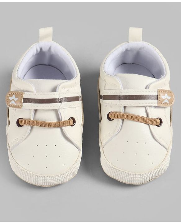 Cute Walk by Babyhug Velcro Closure Solid Booties - White