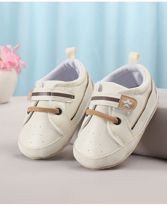 Cute Walk by Babyhug Velcro Closure Solid Booties - White
