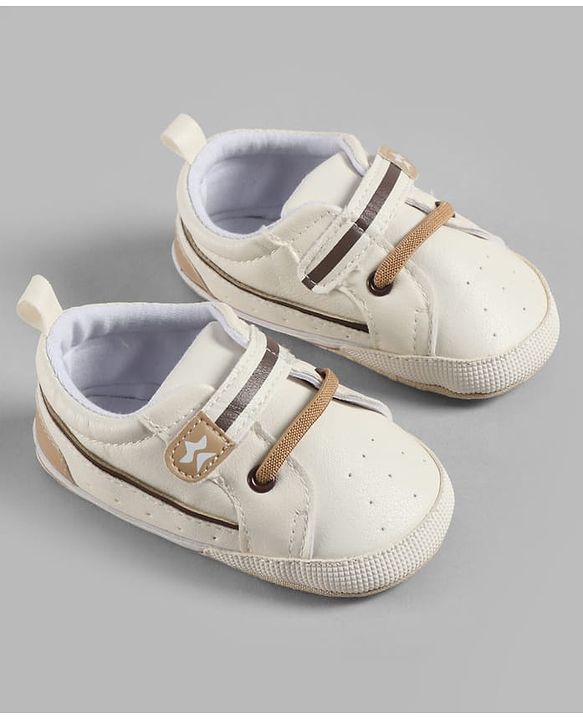 Cute Walk by Babyhug Velcro Closure Solid Booties - White