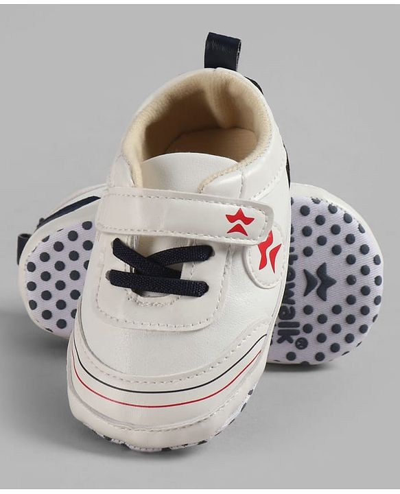 Cute Walk by Babyhug Velcro Closure Solid Booties - White