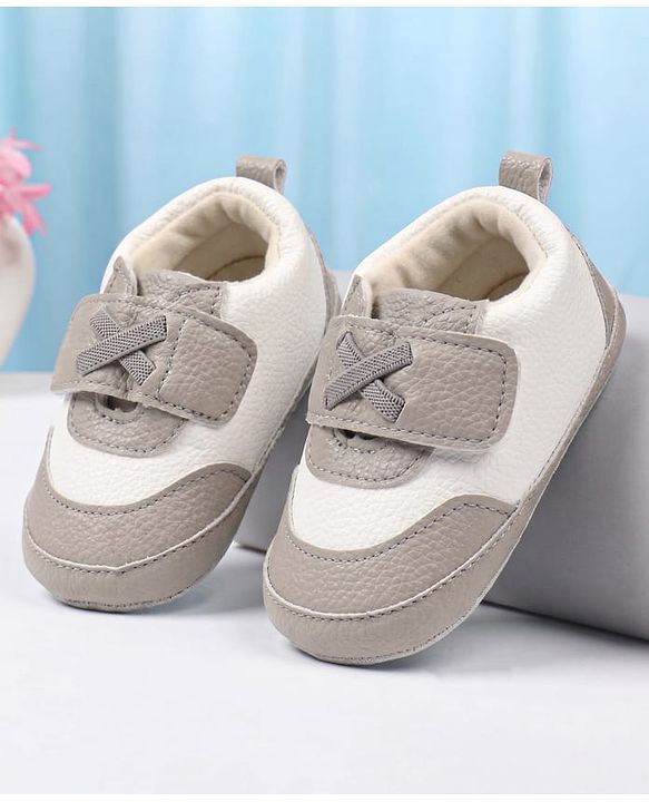 Cute Walk by Babyhug Velcro Closure Solid Booties - Grey