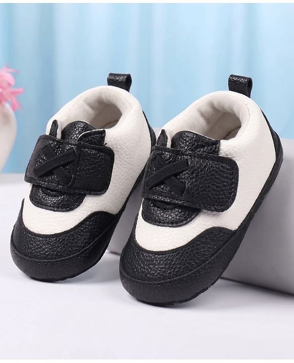 Cute Walk by Babyhug Velcro Closure Solid Booties - Grey