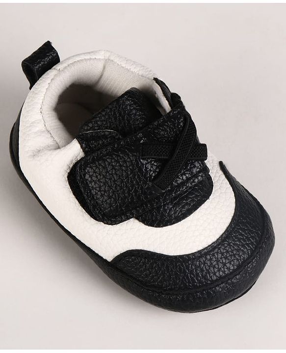Cute Walk by Babyhug Velcro Closure Solid Booties - Grey