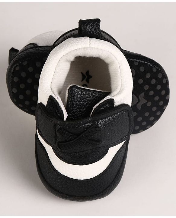 Cute Walk by Babyhug Velcro Closure Solid Booties - Grey