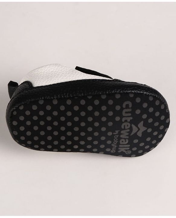 Cute Walk by Babyhug Velcro Closure Solid Booties - Grey