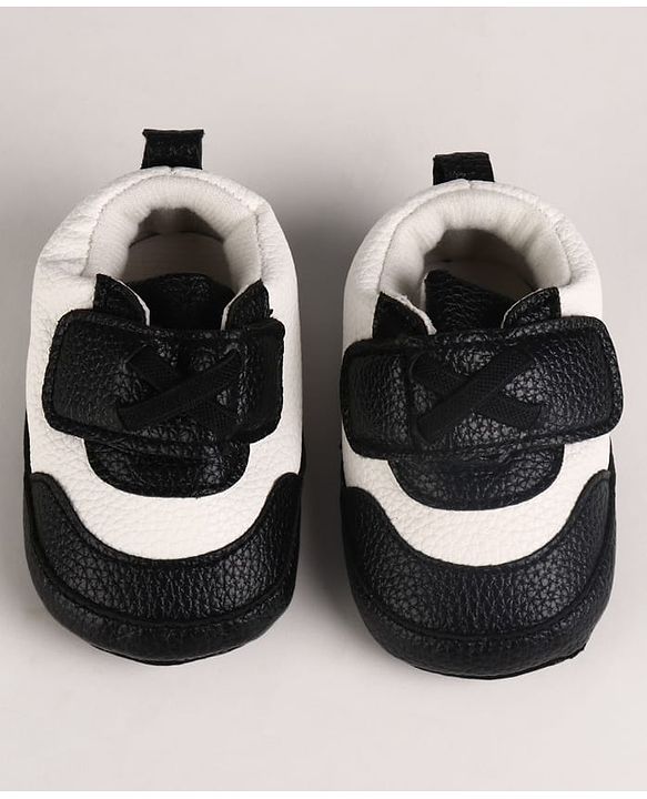 Cute Walk by Babyhug Velcro Closure Solid Booties - Grey