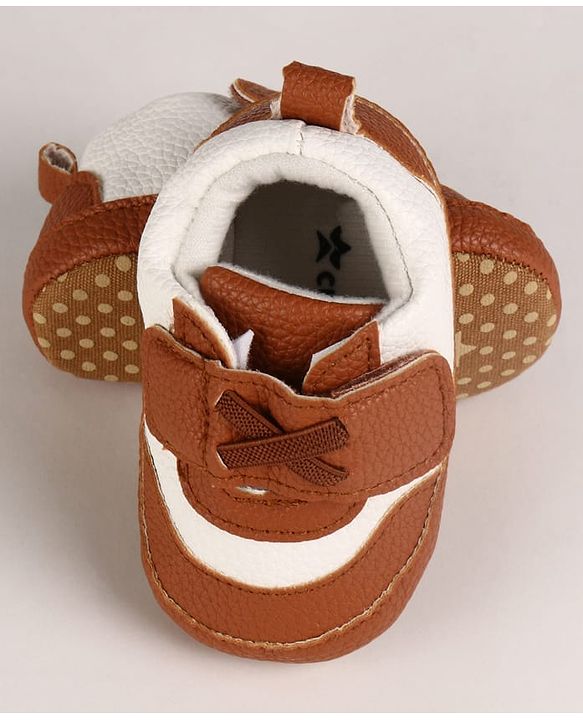 Cute Walk by Babyhug Velcro Closure Solid Booties - Grey
