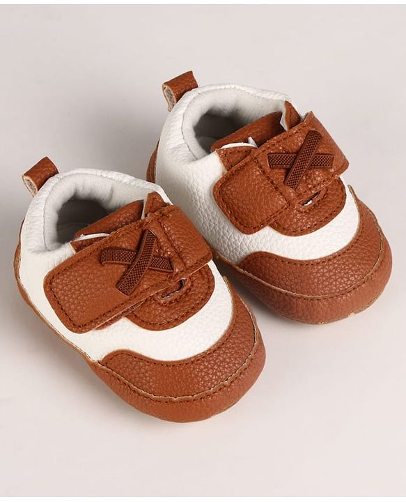 Cute Walk by Babyhug Velcro Closure Solid Booties - Grey
