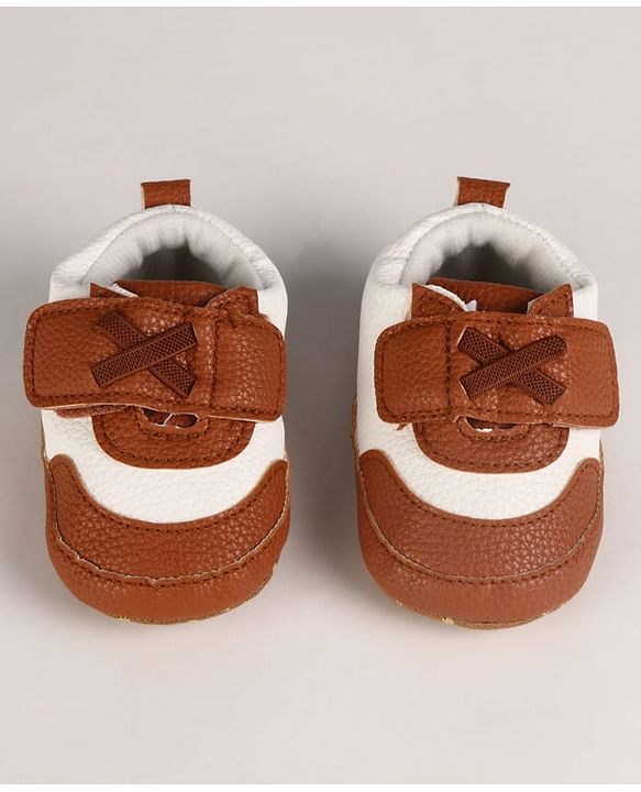 Cute Walk by Babyhug Velcro Closure Solid Booties - Grey