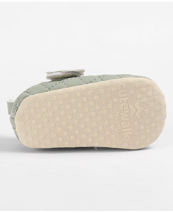 Cute Walk by Babyhug Velcro Closure Embroidered Booties With Floral Applique - Pink
