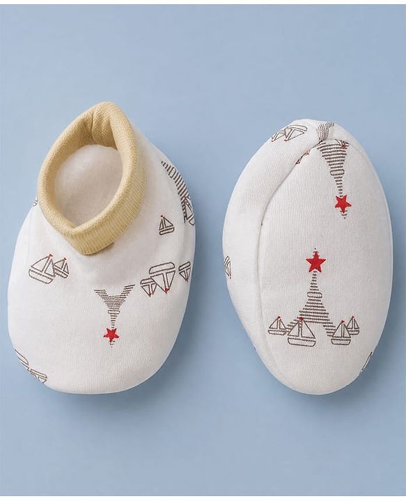Babyhug 100% Cotton Interlock Knit Mittens & Booties With Paris Print - White