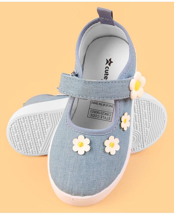 Cute Walk by Babyhug Velcro Closure Casual shoes With Floral Applique - Blue