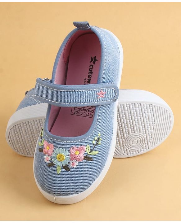 Cute Walk by Babyhug Velcro Closure Casual Shoes with Floral Embroidery - Blue