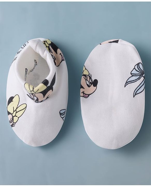 Babyhug Disney Interlock Knit Cap, Mitten & Booties Set With Minnie Mouse Graphics White - Diameter 15 cm