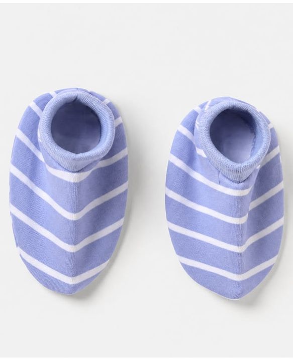 Babyhug 100% Cotton Interlock Knit Full Sleeves Teddy Bear Printed Onesies with Leggings & Cap Mittens and Booties - White
