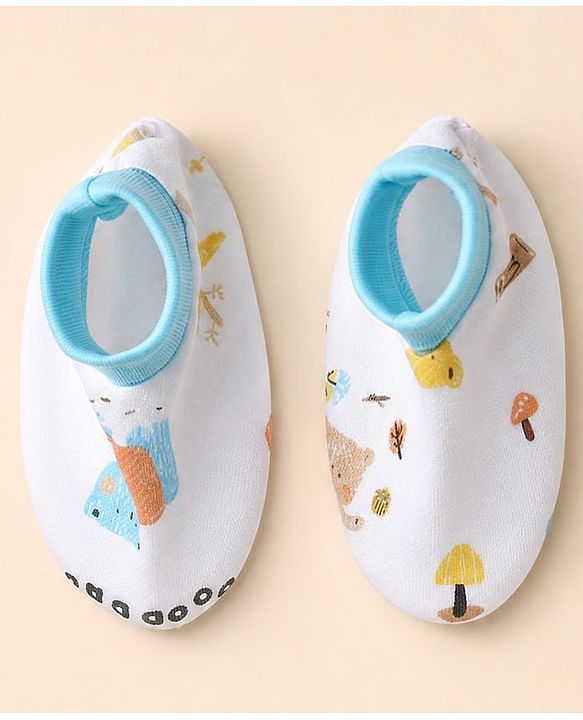 Babyhug 100% Cotton Interlock Knit Full Sleeves Animal Printed Onesies with Leggings & Cap Mittens and Booties - Light Blue