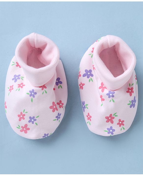 Babyhug 100% Cotton Interlock Knit Caps Mittens & Booties with Dinosaur Print White - Diameter 15.5 cm