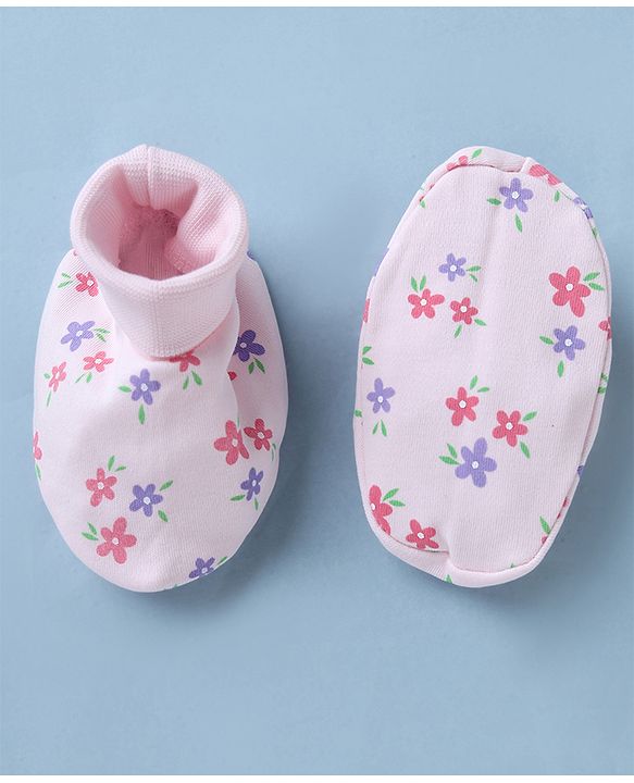 Babyhug 100% Cotton Interlock Knit Caps Mittens & Booties with Dinosaur Print White - Diameter 15.5 cm