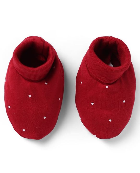 Babyhug 100% Cotton Interlock Knit Cap Mittens & Booties With Heart Design Maroon - Diameter 15 cm