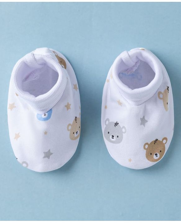 Babyhug 100% Cotton Interlock Knit Cap Mittens & Booties Set With Teddy Bear Print White -Diameter 10.5 cm