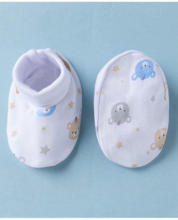 Babyhug 100% Cotton Interlock Knit Cap Mittens & Booties Set With Teddy Bear Print White -Diameter 10.5 cm
