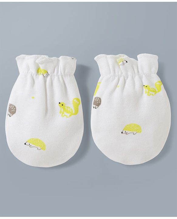Babyhug 100% Cotton Interlock Knit Cap Mittens & Booties Set With Squirrel Print White - Diameter 14.5 Cm