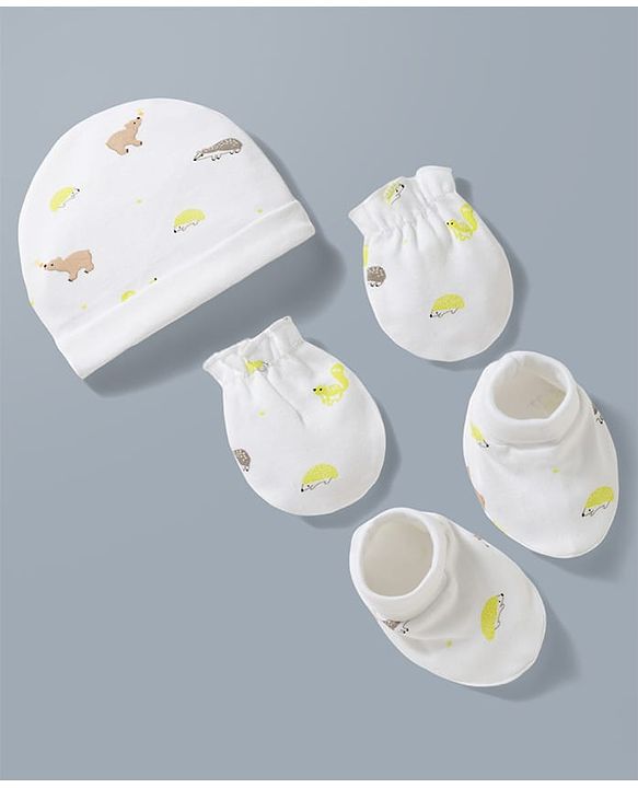 Babyhug 100% Cotton Interlock Knit Cap Mittens & Booties Set With Squirrel Print White - Diameter 14.5 Cm